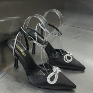 Décolleté slingback in raso con fiocco strass
